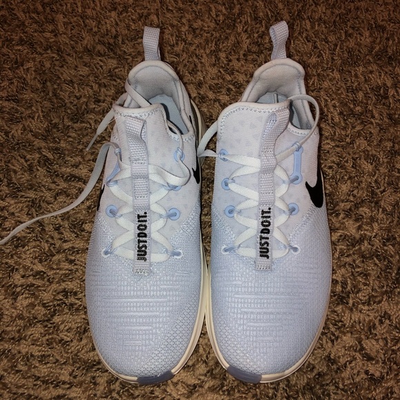 Women’s NWOT Nike shoes size 7 - Picture 2 of 4